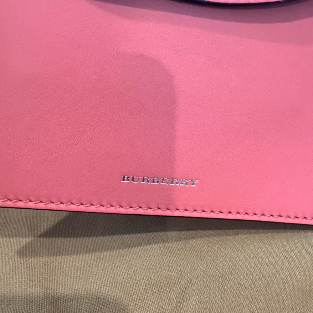 Burberry small leather bucket bag - Picture 10 of 16